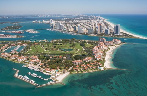 USA, Florida, Miami skyline as seen from air. Photo : fotog