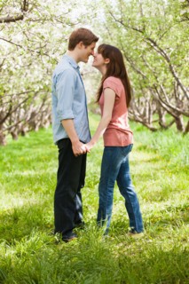 USA, Utah, Provo, Young couple face to face in orchard. Photo : Mike Kemp