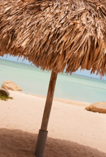 Aruba, palapa on beach. Photo : Daniel Grill