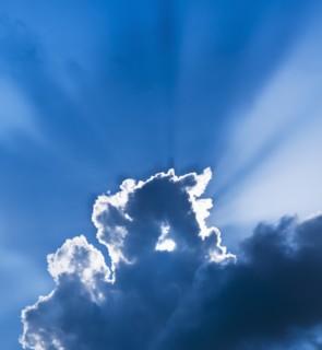 Sunbeams breaking through clouds. Photo : Daniel Grill