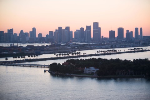 USA, Florida, Miami, Cityscape with coastline. Photo : fotog