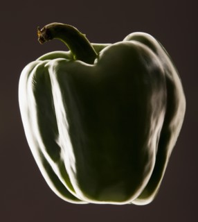 Studio shot of green bell pepper. Photo : Mike Kemp