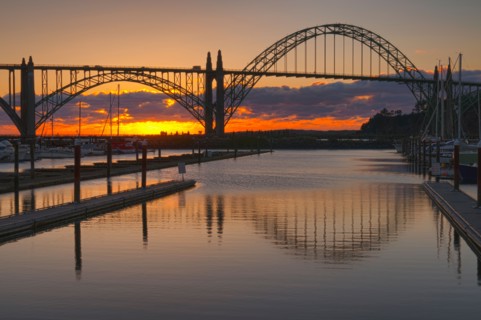USA, Oregon, Lincoln County, Newport Bay Bridge. Photo : Gary Weathers
