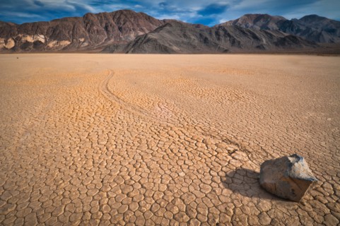 USA, Death Valley, Rock on Playa. Photo : Gary Weathers