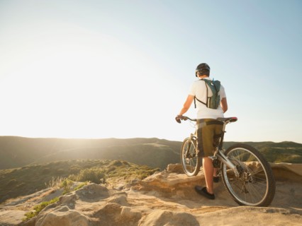 USA, California, Laguna Beach, Mountain biker on top of hill.