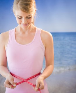Woman measuring her waist. Photo: Jamie Grill