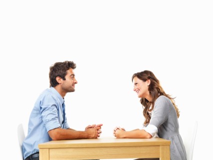 Business couple sitting at table for date. Photo: momentimages