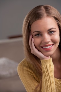 Portrait of teenage girl (16-17) . Photo : Rob Lewine
