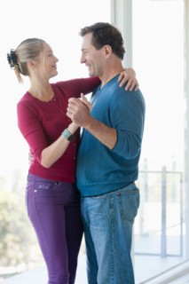 Mature couple dancing in empty living room. Photo : Rob Lewine