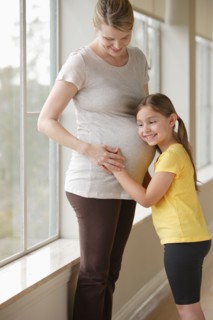 Pregnant woman with daughter (6-7). Photo : Rob Lewine