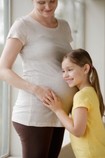 Pregnant woman with daughter (6-7). Photo : Rob Lewine