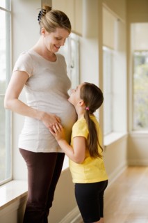 Pregnant woman with daughter (6-7). Photo : Rob Lewine