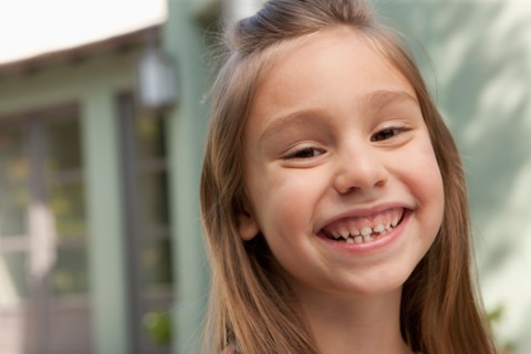 Portrait of cheerful girl (6-7). Photo : Rob Lewine