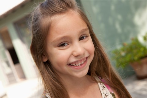 Portrait of cheerful girl (6-7). Photo : Rob Lewine