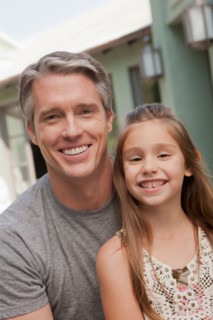 Portrait of father and daughter (6-7). Photo : Rob Lewine