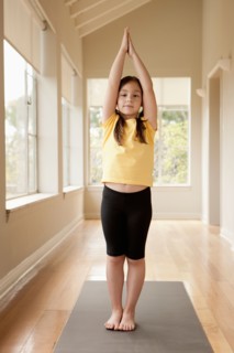 Girl (6-7) practicing yoga. Photo : Rob Lewine