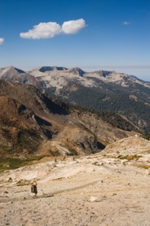 USA, California, Sequoia National Park, Five Lakes trail, Hiker walking. Photo : Noah Clayton