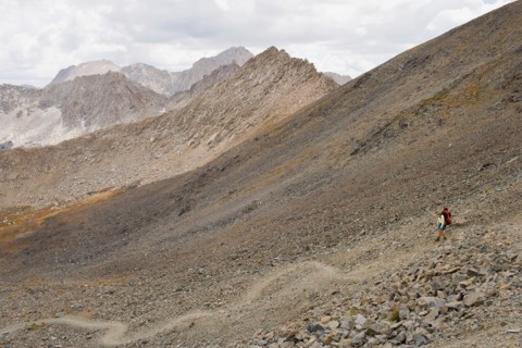 USA, California, Sequoia National Park, Five Lakes trail, Hiker walking. Photo : Noah Clayton