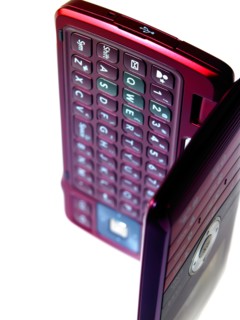 Studio shot of smartphone. Photo : David Arky