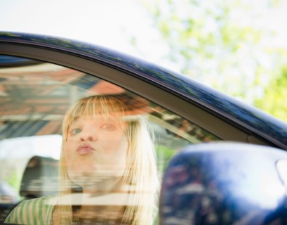 USA, New York, Williamsburg, Brooklyn, Portrait of woman in car. Photo : Jamie Grill