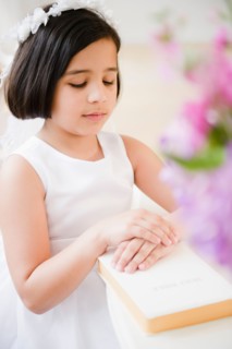 Portrait of girl (8-9) celebrating Fist Communion. Photo : Jamie Grill