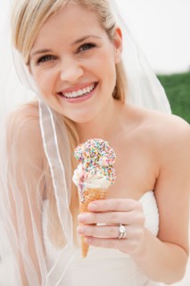 Portrait of young bride eating ice cream. Photo : Jamie Grill