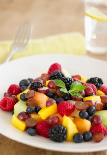 Fresh fruit salad in bowl on table.