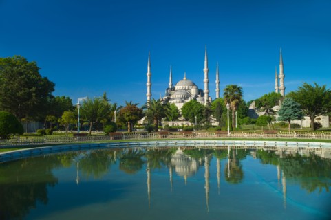 Turkey, Istanbul, Sultanahmet Mosque with pond.