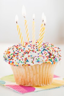 Cupcake with birthday candles. Photo : Jamie Grill