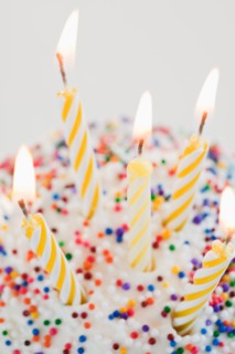 Cupcake with birthday candles. Photo : Jamie Grill