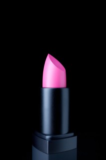 Studio shot of pink lipstick. Photo : Winslow Productions