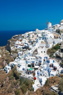 Greece, Cyclades Islands, Santorini, Oia, Town at coast.