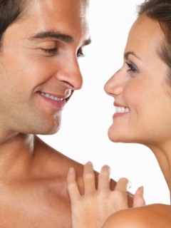 Studio portrait of young attractive couple looking at each other. Photo : momentimages