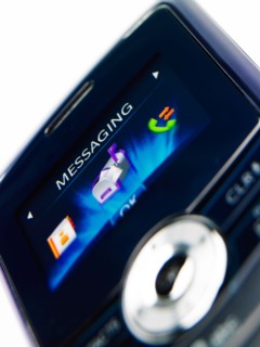 Studio shot of mobile phone. Photo : David Arky