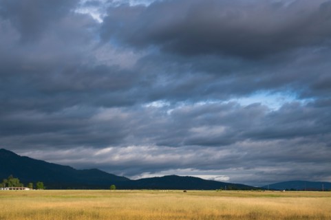 USA, California, Lassen County, Dramatic sky over pasture. Photo : Gary J Weathers