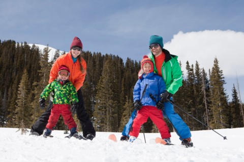USA, Colorado, Telluride, Family skiing together. Photo : db2stock