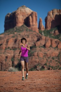 USA, Arizona, Sedona, Young woman running at desert. Photo : db2stock