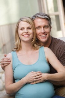 Portrait of pregnant woman with husband. Photo : Rob Lewine