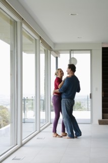 Mature couple dancing in empty living room. Photo : Rob Lewine