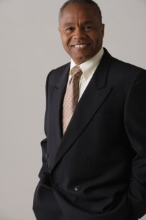 Portrait of mature businessman, studio shot. Photo : Rob Lewine