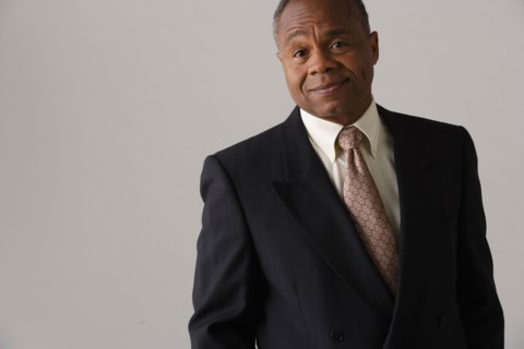 Portrait of mature businessman, studio shot. Photo : Rob Lewine