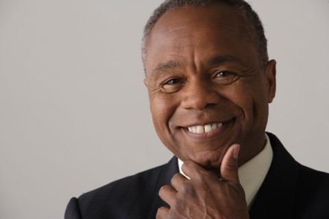 Portrait of mature businessman, studio shot. Photo : Rob Lewine