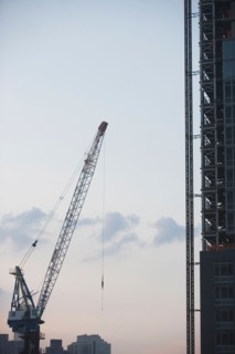 USA, New York State, New York City, Cranes against sky. Photo : fotog