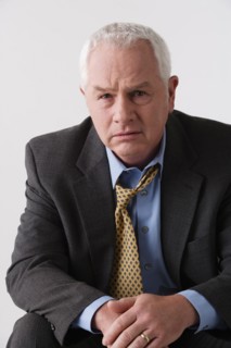 Portrait of senior businessman, studio shot. Photo : Rob Lewine