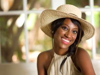 Portrait of young smiling woman. Photo : db2stock