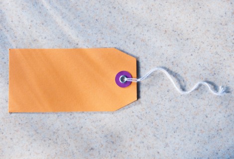 Close up of blank name tag . Photo : Daniel Grill