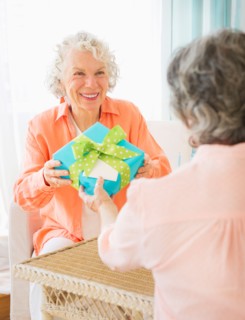 Two senior women celebrating birthday. Photo : Daniel Grill