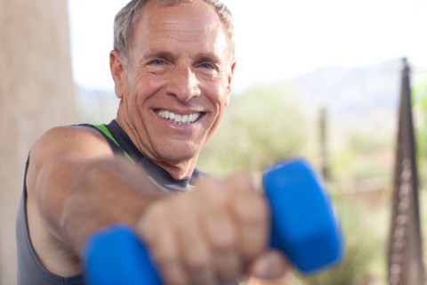 Portrait of senior man lifting dumbbells. Photo : db2stock