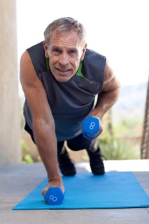 Portrait of senior man doing push-ups. Photo : db2stock