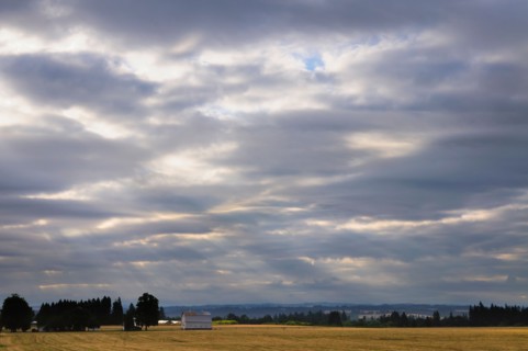 USA, Oregon, Marion County, Rural scene at sunrise. Photo: Gary J Weathers